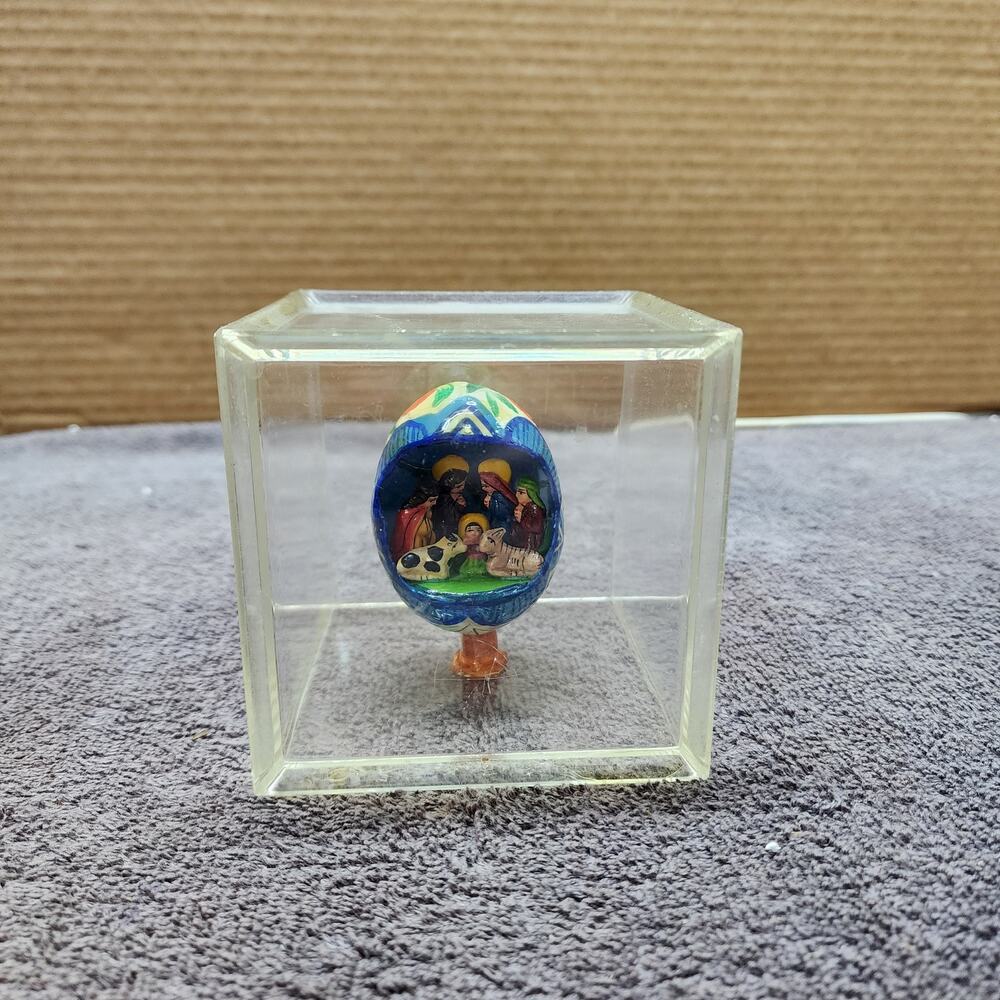 Hand painted Christmas Nativity scene in egg T